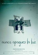 Tráiler de ‘Nunca apagues la luz’. Aquel corto de Internet nos hará pasar ahora miedo en el cine.